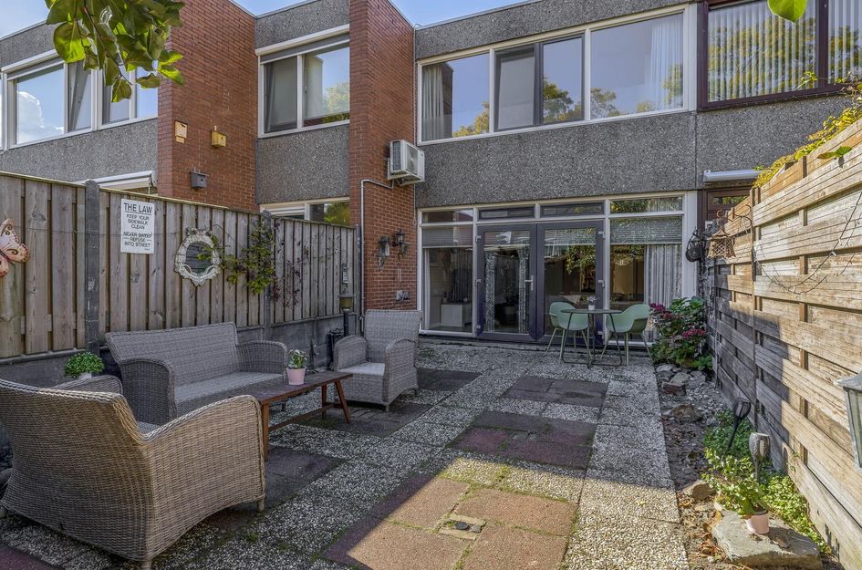 Azarooldoorn 12