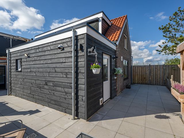 Zuiddijk 49, Oude-Tonge