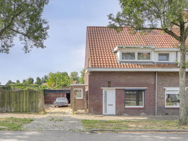 Esdoornstraat 6, Geleen
