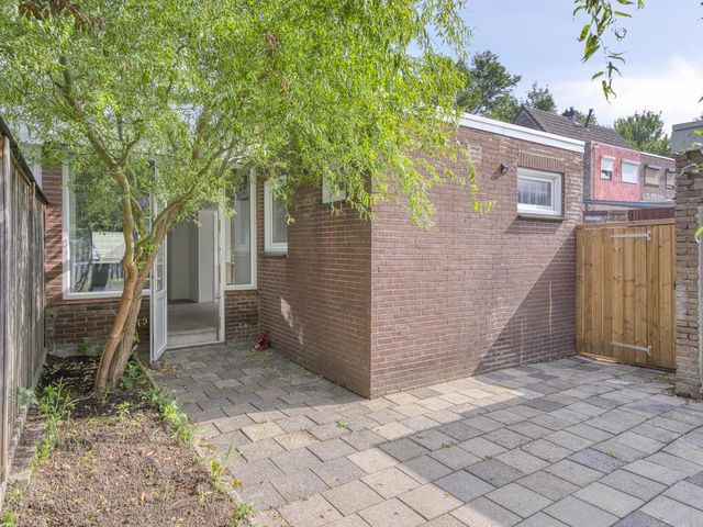 Esdoornstraat 6, Geleen