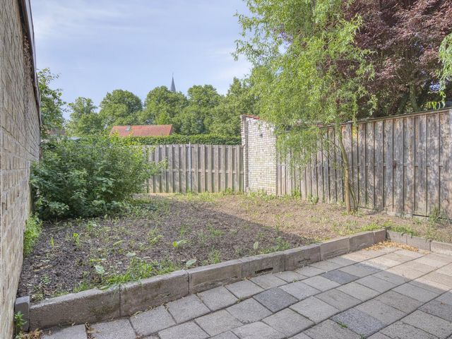 Esdoornstraat 6, Geleen