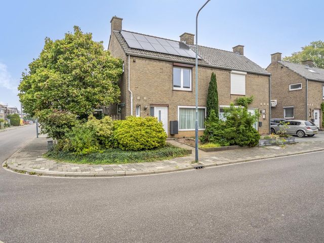 Burg. Schmitzstraat 4, Sittard