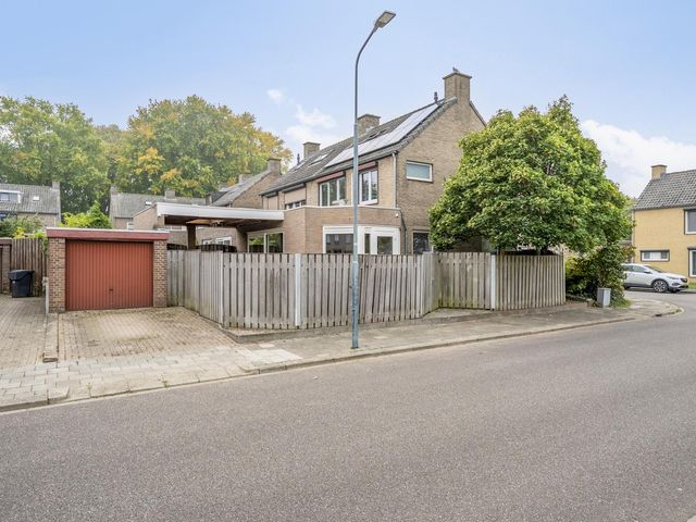 Burg. Schmitzstraat 4, Sittard