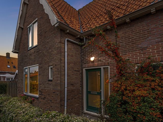 Thamiswerfstraat 1, Marken