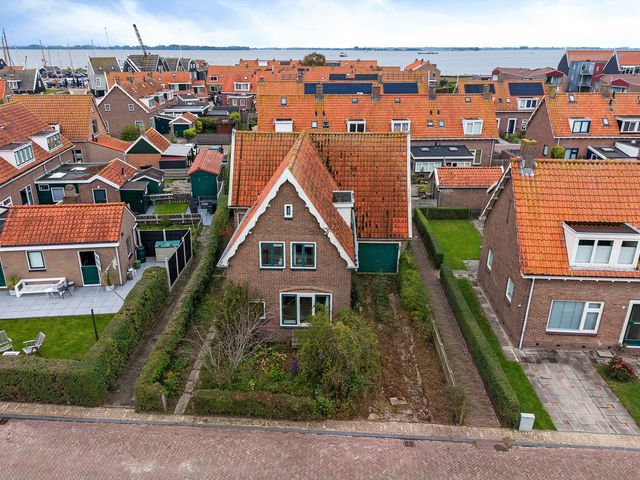 Thamiswerfstraat 1, Marken