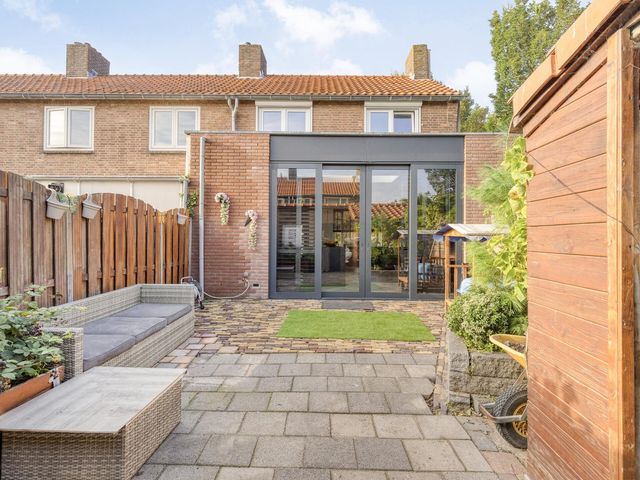Meidoornstraat 1, Monster
