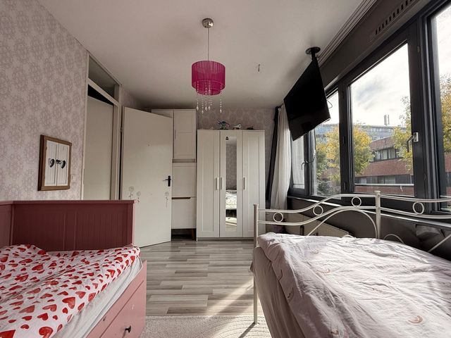 Lau Mazirellaan 49, Den Haag