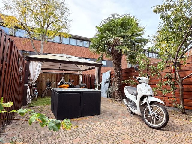 Lau Mazirellaan 49, Den Haag