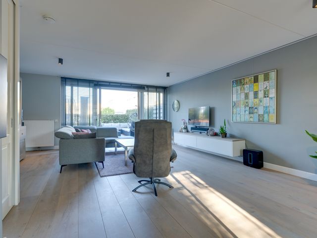 De Groene Boer 8, Wormerveer