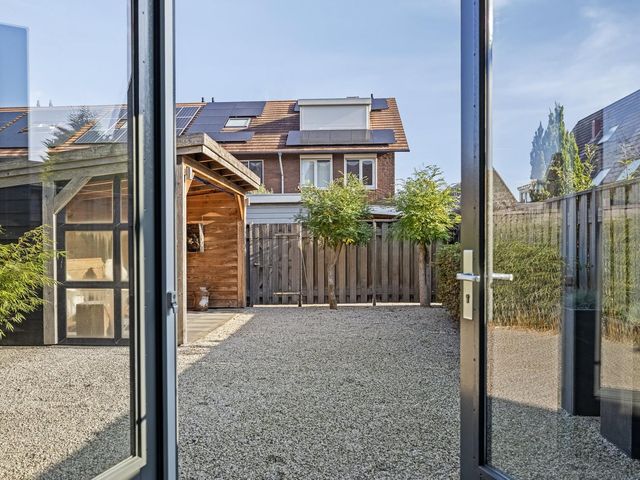 Barbarakruid 27, Puttershoek