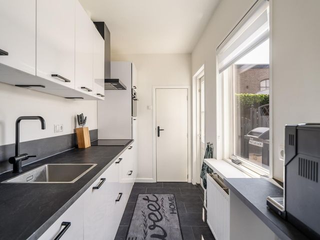 Eikeboomstraat 16, Zwijndrecht