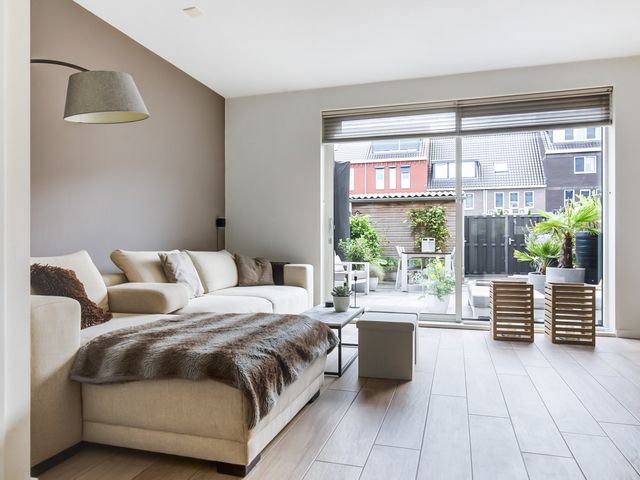 Kalorama 128, Hoofddorp
