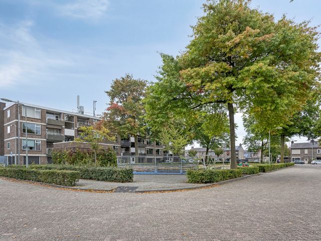 Burgemeester Ploegmakerslaan 99, Oss