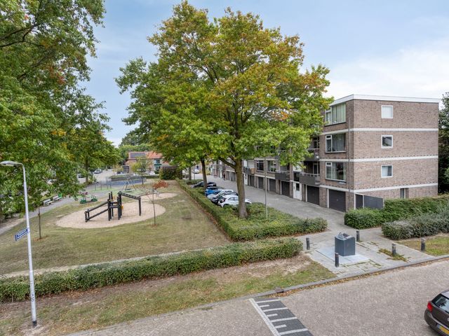 Burgemeester Ploegmakerslaan 99, Oss