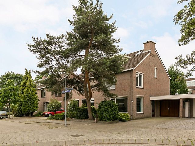 Gemzenhei 13, Veldhoven