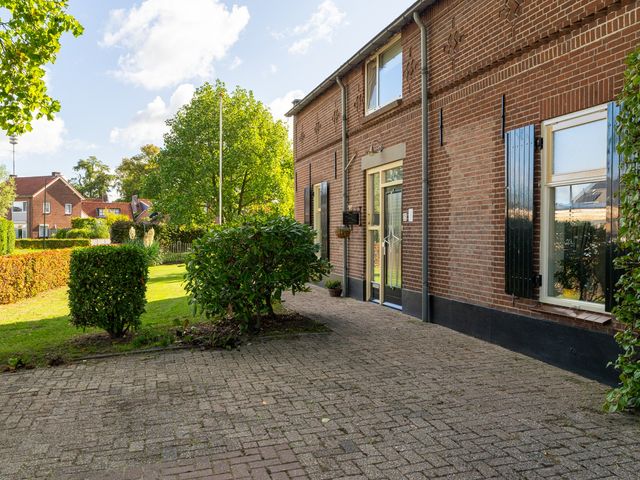 Oegemastraat 25, Genderen