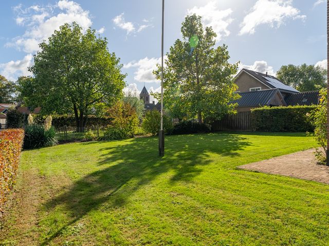 Oegemastraat 25, Genderen