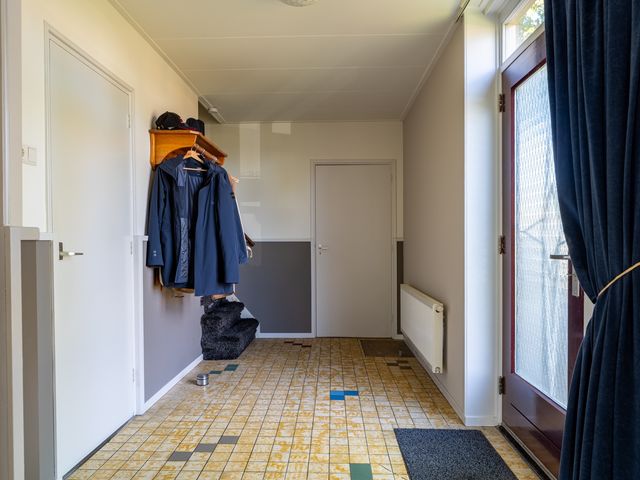 Oegemastraat 25, Genderen