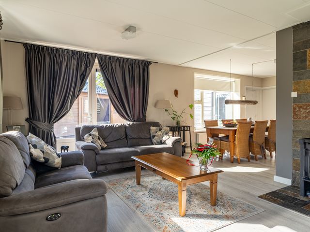 Oegemastraat 25, Genderen