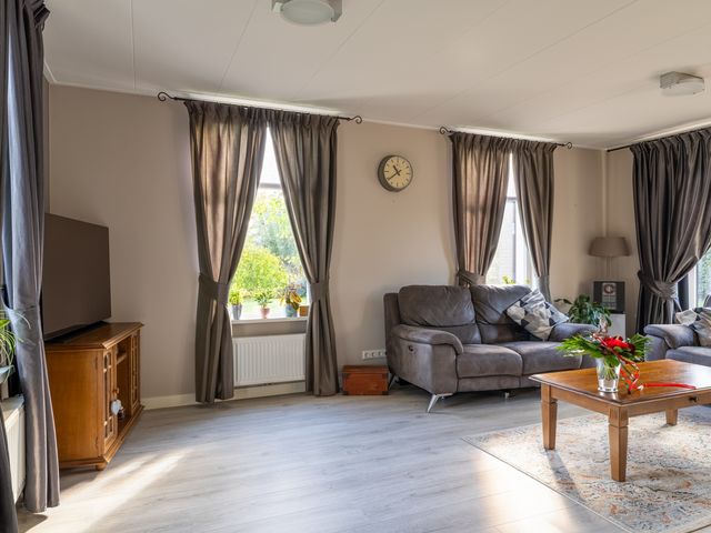 Oegemastraat 25, Genderen