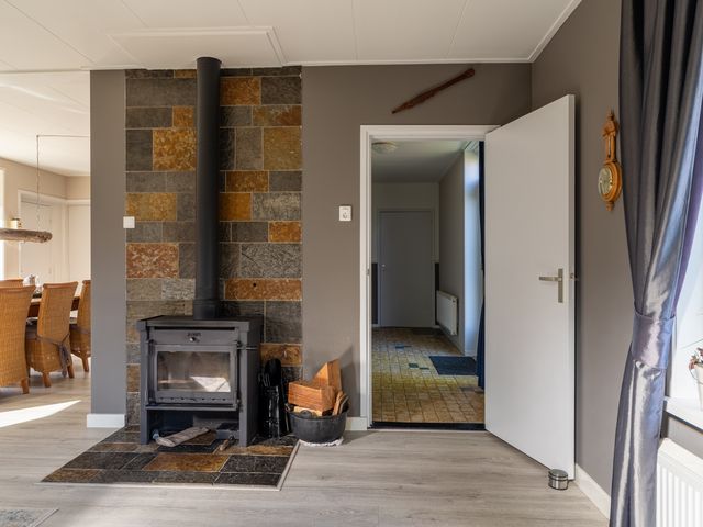 Oegemastraat 25, Genderen