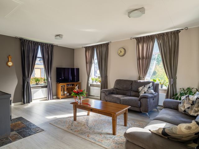 Oegemastraat 25, Genderen