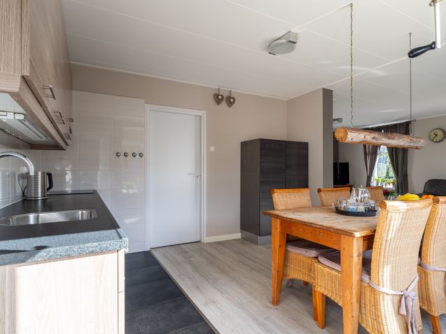 Oegemastraat 25, Genderen