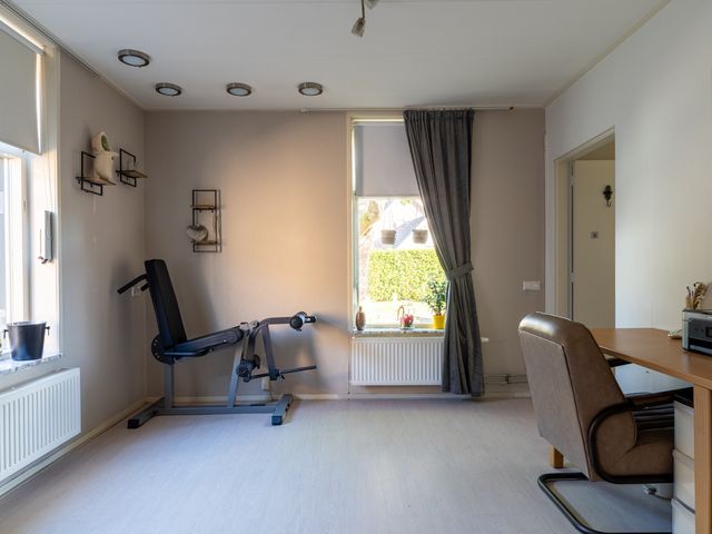 Oegemastraat 25, Genderen