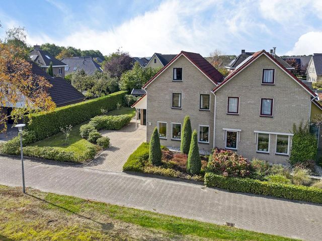 Braambos 10, Sleen