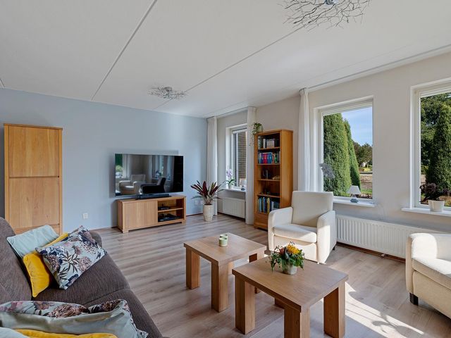 Braambos 10, Sleen
