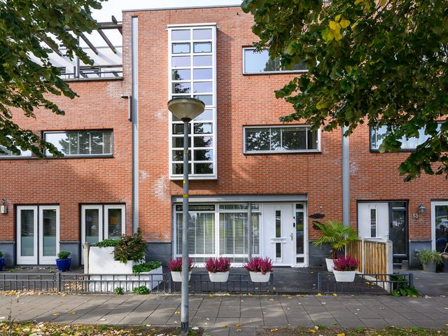 Chagallweg 51, Almere