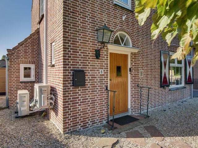 Walewegje 6, Strijen