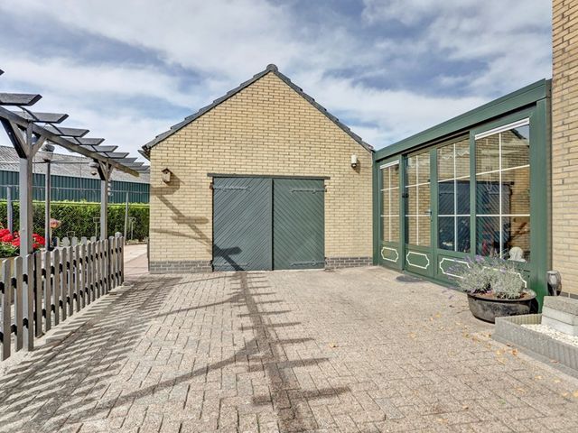 Polderstraat 11, Sprundel