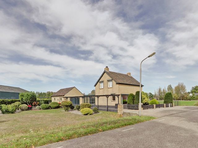 Polderstraat 11, Sprundel