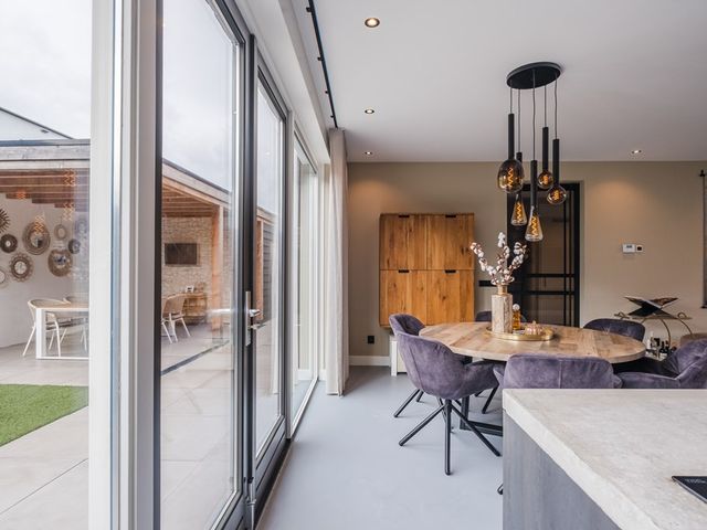 Hellebaard 1, Uden