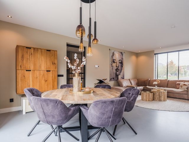 Hellebaard 1, Uden