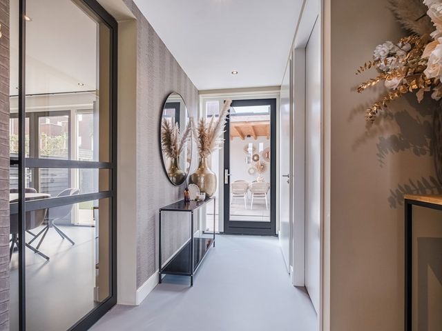 Hellebaard 1, Uden
