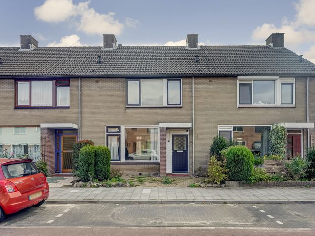 Troelstrastraat 16, Strijen