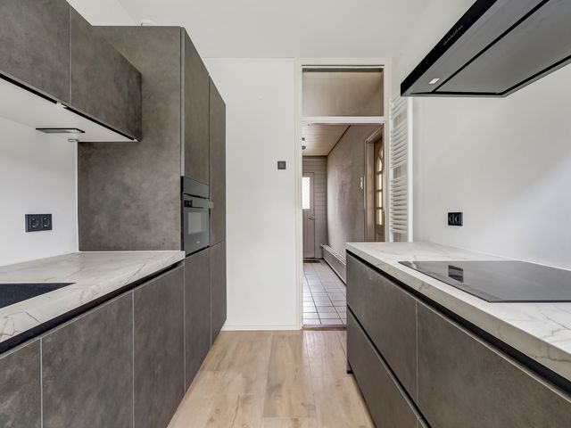 Troelstrastraat 16, Strijen