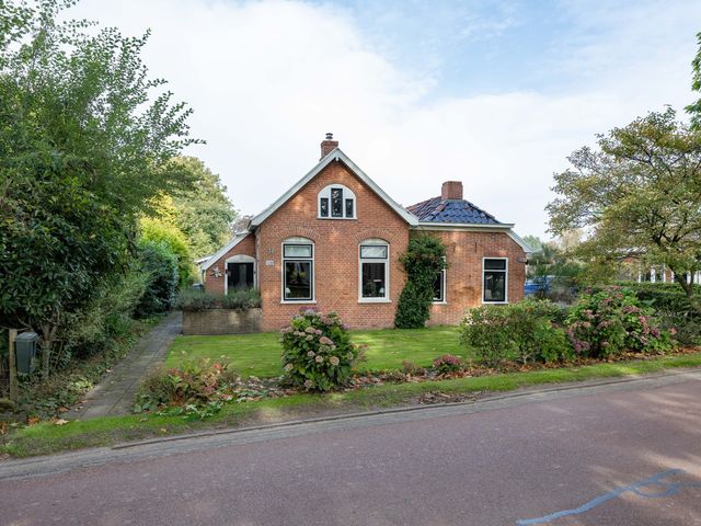 Hoofdweg 128, Hellum