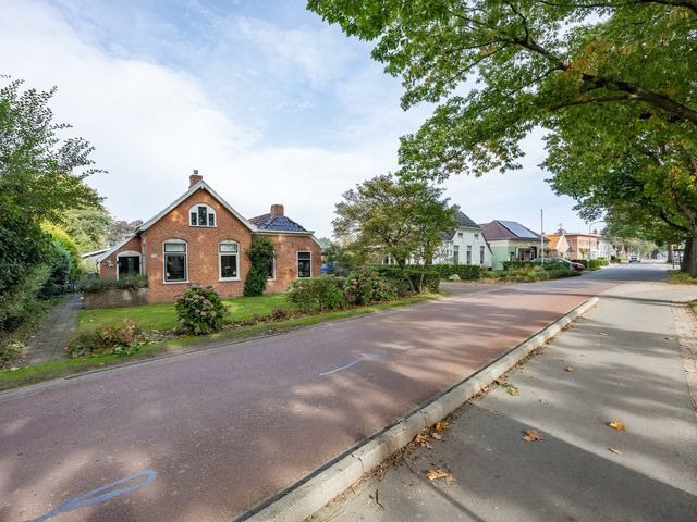 Hoofdweg 128, Hellum