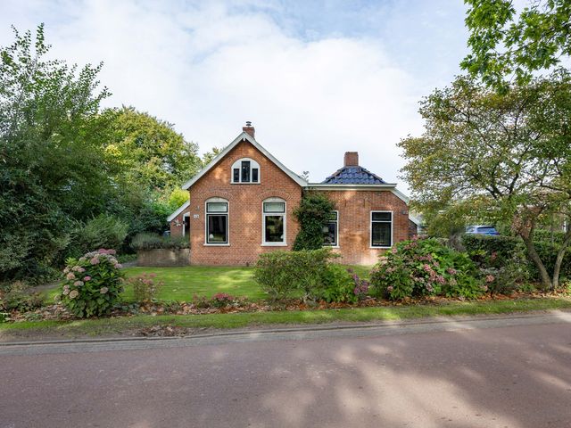 Hoofdweg 128, Hellum