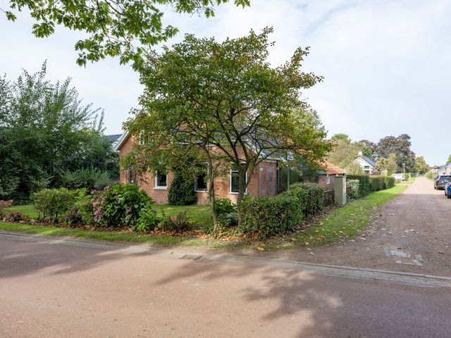 Hoofdweg 128, Hellum