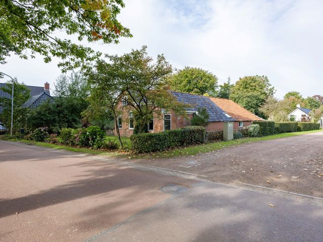 Hoofdweg 128, Hellum