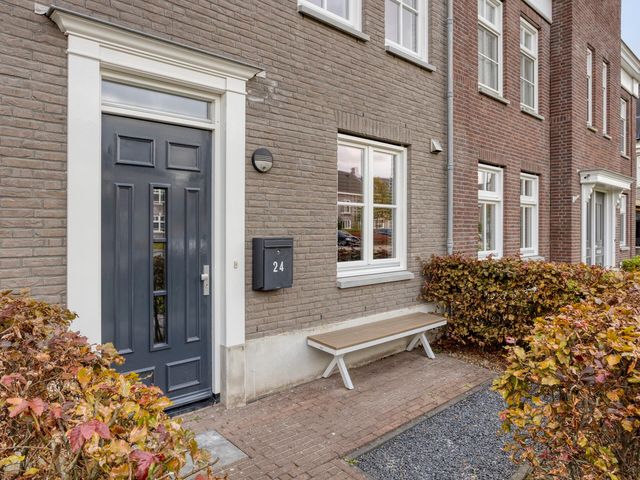 Honingeter 24, Dirksland