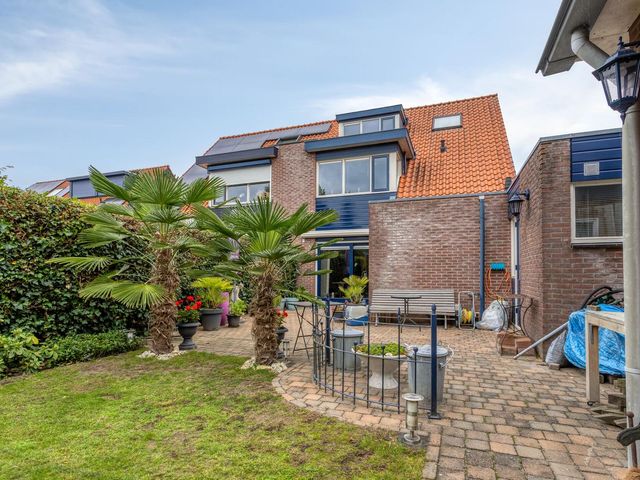 Voorweem 1, Valburg