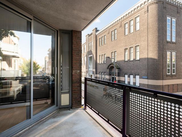 Ruivenplantsoen 100, Rotterdam