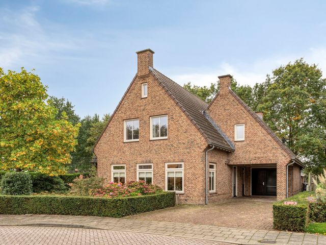De Gruttenmaat 9, Reutum
