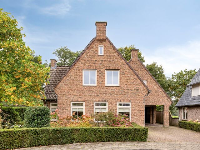 De Gruttenmaat 9, Reutum
