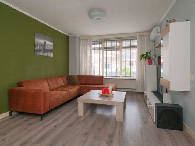 Adriaen Van Ostadestraat 8, Almelo